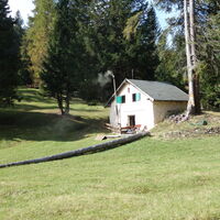 Almhütte nach dem Felixer Weiher/Lago di Tret