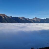 In der linken Bildhälfte die Kohlbergspitze