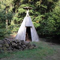 Valberter Rundweg Holztipi