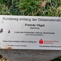 Kunstweg entlang der Götzensteinstraße in Oberabtsteinach - Fremde Vögel