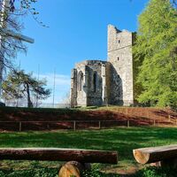 Ulrichsberg mit Kirchenruine und Kreuz