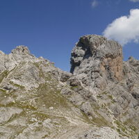 oben angekommen blickt man direkt zum Roten Turm