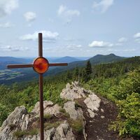 vorgelagertes Kreuz am Lohberger Riegel mit bester Sicht in den Lamer Winkel