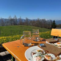 Schobersteinhaus_Frühstück auf der Terrasse