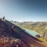 Mountainbiker Corne de Sorebois - Barrage de Moiry, Val d'Anniviers