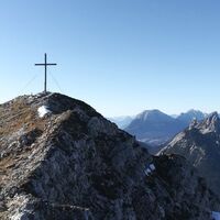 Brunnsteinspitze mit Gipfelkreuz - Scharnitz (4).jpg