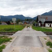 Über Bahn und durch B 145 zum Ziel.