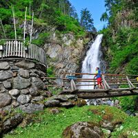 Innehalten beim Wasserfall – Energie tanken…