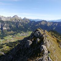 Der Gamsbocksteig führt von Osten auf die Krinnenspitze.