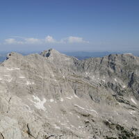ganz links im Hintergrund der Wilde Kaiser, dann die Reifhörner, das Hinterhorn und rechts das Breithorn