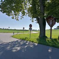 Abzweigung nach Attenhausen mit Wegkreuz