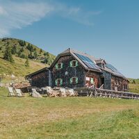 Die Millstätter Hütte am Sonnwiesenrundweg.