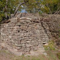 Reste der keltischen Ringmauer auf der Ritterplatte