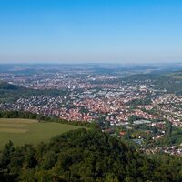 Blick vom Schönbergturm auf Reutlingen und Pfullingen