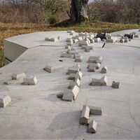 Das Relief zeigt, wo damals die Höfe und Häuser im verlassenen Dorf Wollseifen gestanden haben.