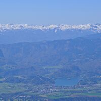 Der Bleder See, dahinter die Bohinj-Tolminer Berge.