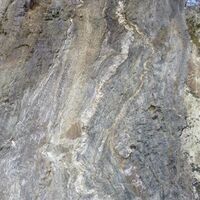 Quarzgang im Schieferfelsen am Felsdurchbruch der Landstraße