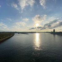 Blick von der Friedrich-Ebert-Brücke auf den Rhein, die Ruhrmündung und den Hafenkanal