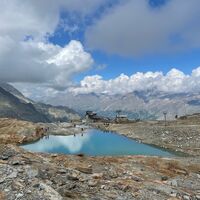 Gletschersee Längfluh mit Station