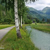 Abseits der Hauptstraße, auf eigenen Radwegen oder kleinen Nebenwegen geht es weiter.