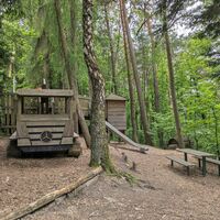 Spielplatz mit Bänke