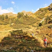 Der Große Bösenstein präsentiert sich in der Landschaft