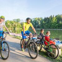Radfahrer am Stausee Schömberg