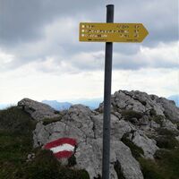 Wegweiser etwas unterhalb des Gipfels