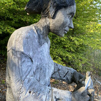 Frau in Eiche
