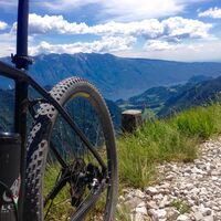 Blick auf den Gardasee von der Militärstraße nach Tremalzo