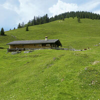 In der Almsaison bekommt man auf der Neuhütte kühle Getränke.