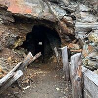 Zugang zum Bergwerk Santa Barbara in Val Troncea NICHT ERLAUBT, da es unsicher ist