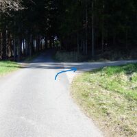 noch immer am befestigten Aufstiegsweg