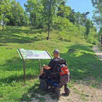 Informationstafel entlang des Weges