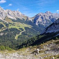 Jetzt oberhalb der Vegetationszone angekommen im Igelskar mit Aussicht nach  Nordosten zum Gatterl