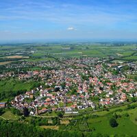 Luftbild mit Stadtmauer