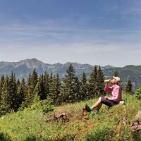 Pause mit Ausblick - Brunnebenalm (verfallen)