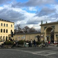View from the square "Odeonsplatz" to the "Tambosi"