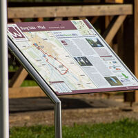 Starttafel des Burg Uda-Pfads
