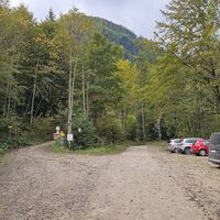 2.1 km Links hinauf beim Parkplatz Schwarzgraben