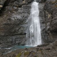 Der Wasserfall am hinteren Ende des Stausees