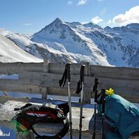 Bei einer kurzen Rast geht unser Blick hinüber zur Magerni-Spitze (2640m).