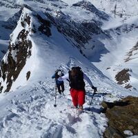Ist der Nordwestgrat mit Schnee bedeckt, dann kommt man unproblematisch im Stapf bis zum Gipfel.