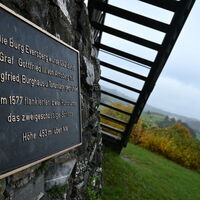Eversberg - Infotafel auf der Burg