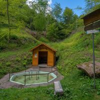 Teufelshütte mit Wassertretbecken am Osterbrunnen