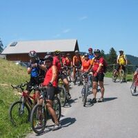 Bikergruppe beim Montlinger Schwamm
