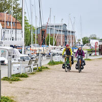 Radfahren am Hafen von Glückstadt