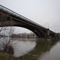 Letzte (erste) Moselquerung: die Gülser Eisenbahnbrücke