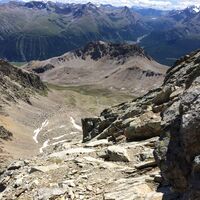 Tiefblick beim Abstieg vom Piz Ot