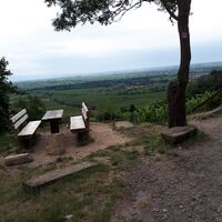 Rastmöglichkeit bei der Burg Wachtenburg mit herrlichem Ausblick